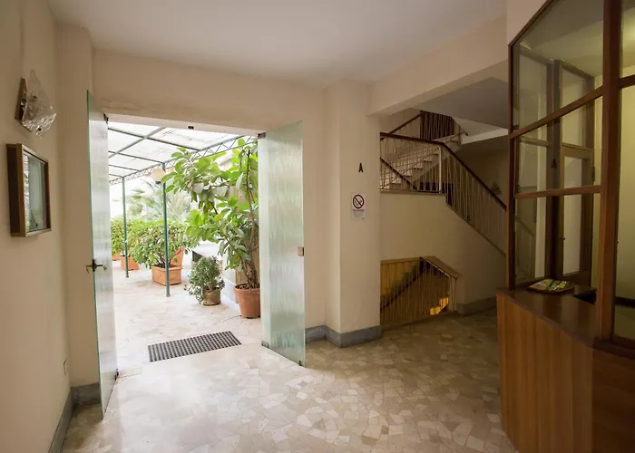 Luxury House Vaticano Affittacamere 3*
